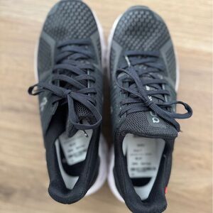 ON Cloudswift Women’s Sz 7